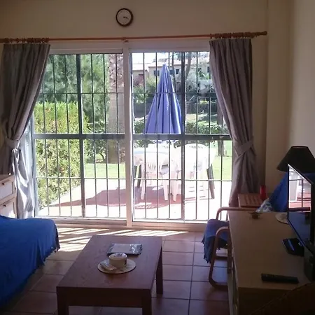 Ground Floor 2 Bed Own Garden Golf *
