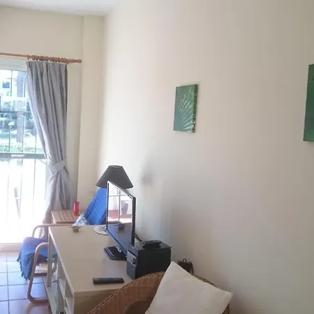 Ground Floor 2 Bed Own Garden Golf