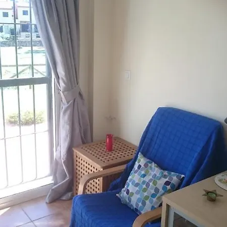 Ground Floor 2 Bed Own Garden Golf Apartment *